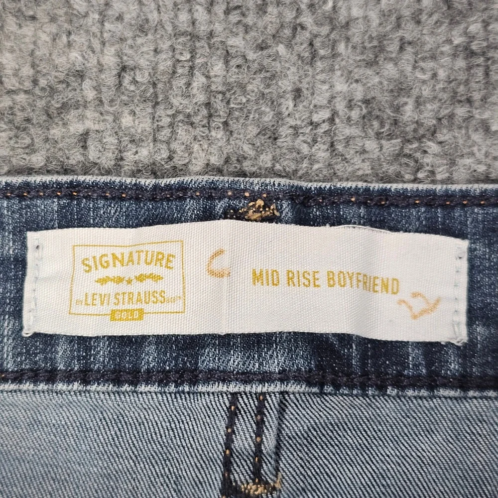 Signature by Levi Strauss Gold Mid Rise Boyfriend Jeans Womens Size 6 W28 Cuffed